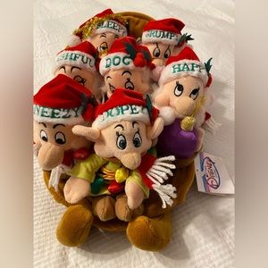 7 Dwarfs in a Christmas Sleigh, Vintage, Retired Disney Plush  NWT